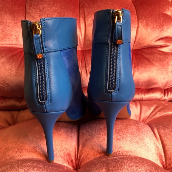 BCBGMaxAzria Booties💙🏷 - Picture 6 of 7